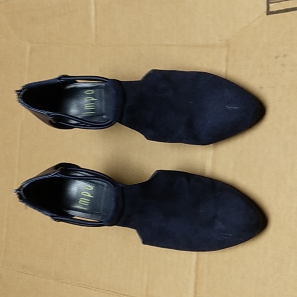 Impo Navy size 8 heels